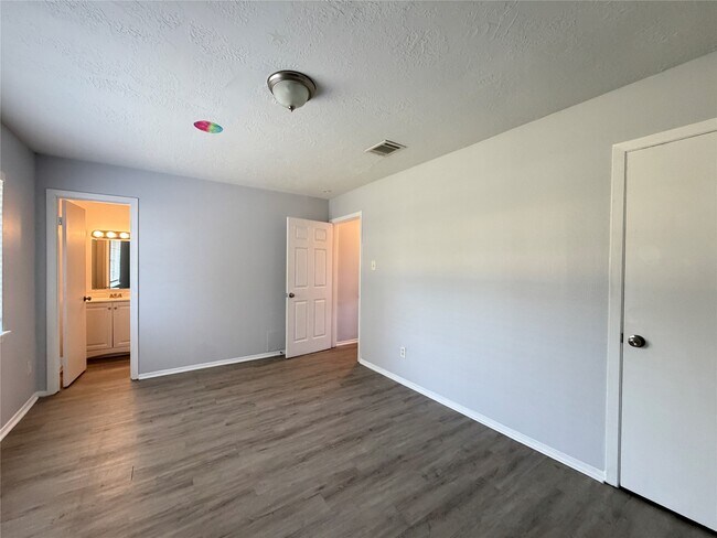 Building Photo - 11545 Beechnut St