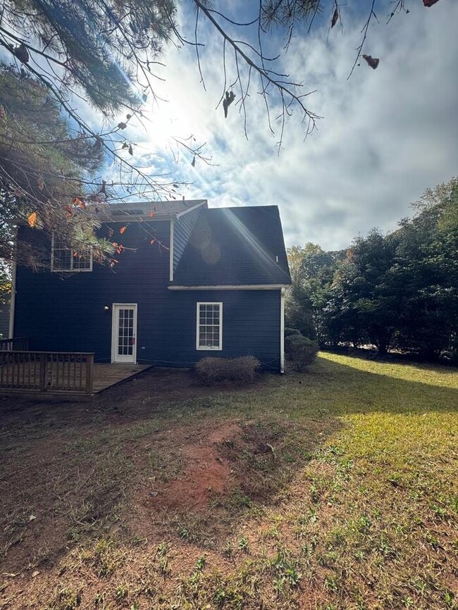 Building Photo - Modern 2-Story Home with Deck & Private Wooded Backyard