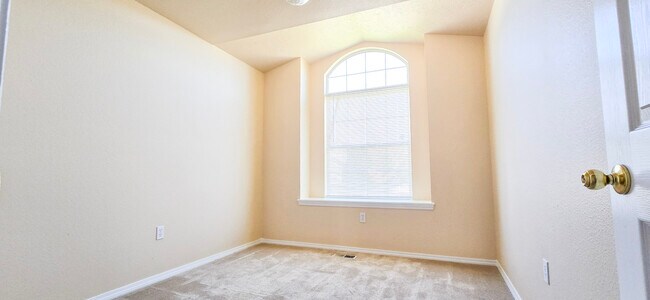 Building Photo - 5875 S Hollyhock Way
