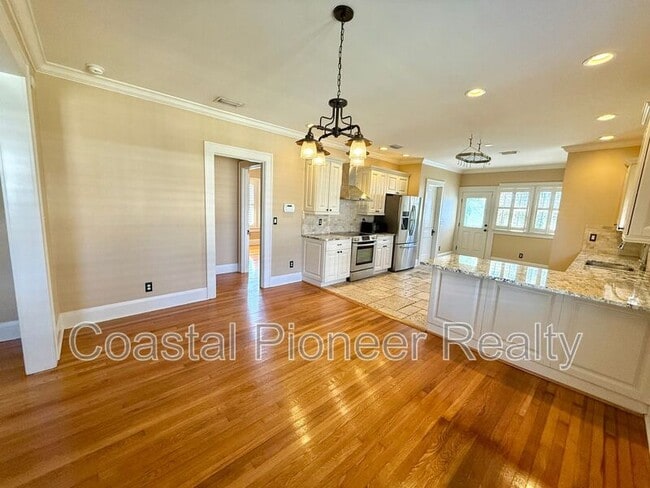 Building Photo - 5406 N Suwanee Ave