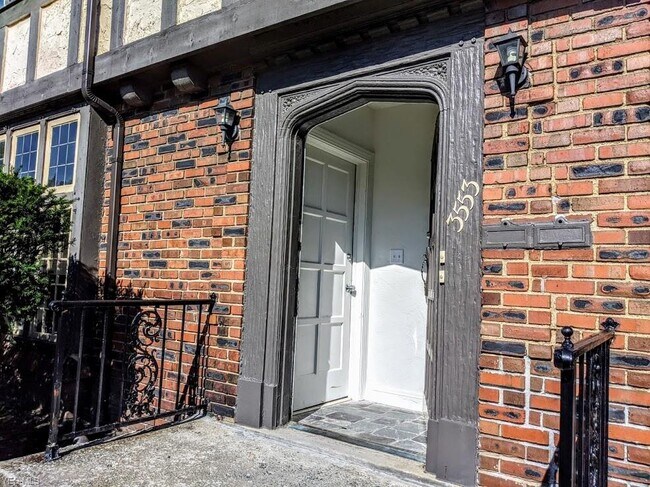 Building Photo - 3553 Ingleside Rd