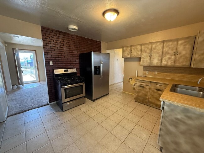 Building Photo - 2bed/ 1bath convenient  to CAFB