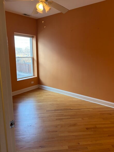 Building Photo - 7726 N Paulina St #1