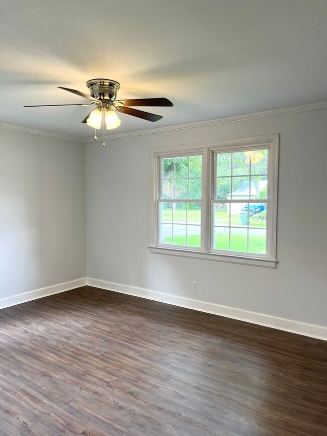 Building Photo - Charming 3 bed, 2 bath on Corner Lot in Old Pooler