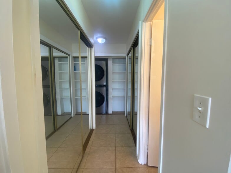 Interior Hallway - 531 Hahaione St