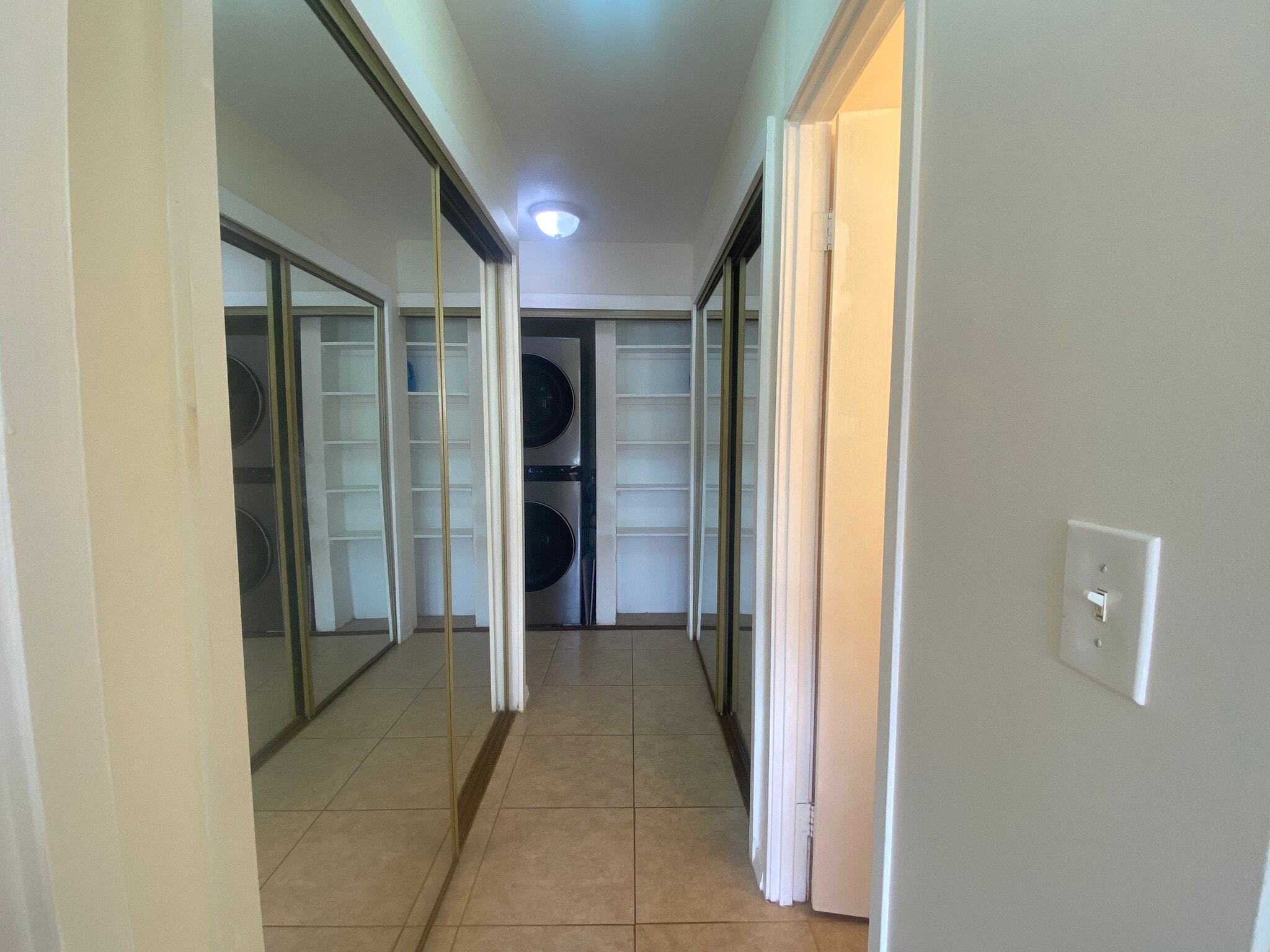 Interior Hallway - 531 Hahaione St