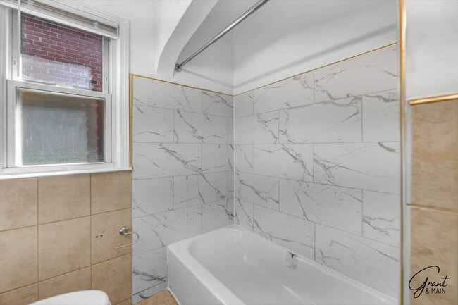 Building Photo - $1300 3 bedroom bungalow