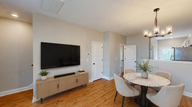 Building Photo - 856 Levitan Dr