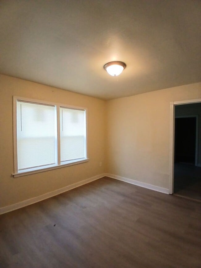 Building Photo - Delightful 2 bedroom 1 bath duplex - Open ...