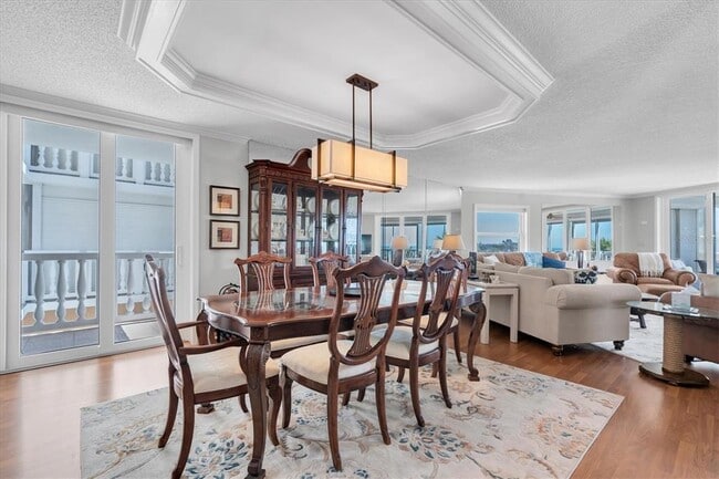 Building Photo - 6500 Sunset Way