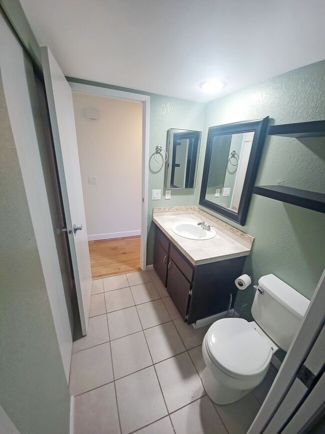 Building Photo - View of Renton Valley 2b/1.5ba Condo ***COMING SOON***