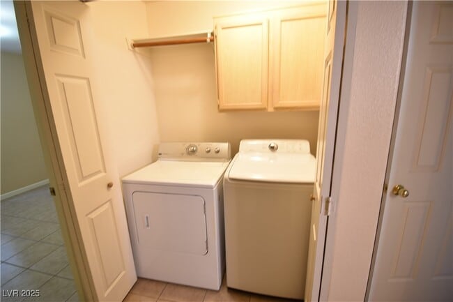 Building Photo - 1691 Home Ct