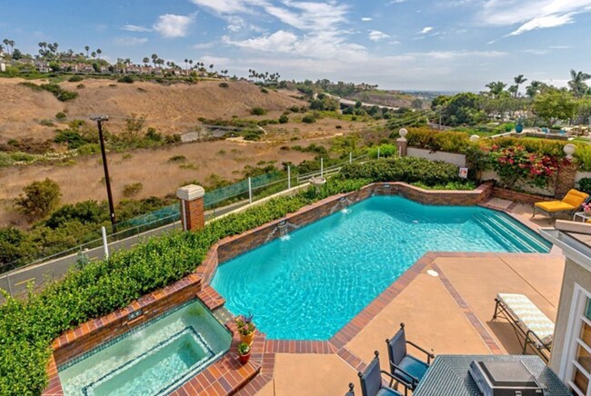 Building Photo - 6 South Peak