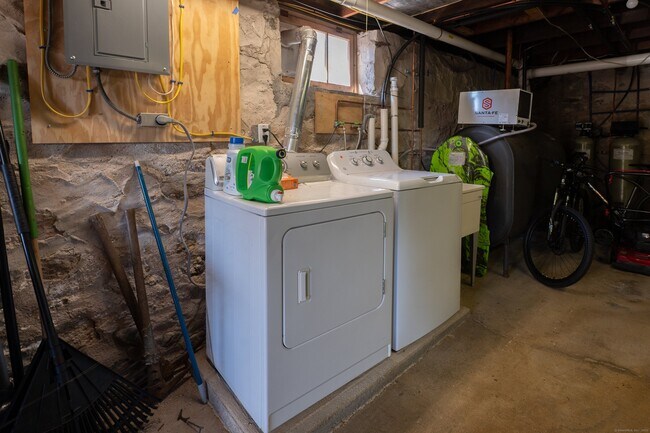 Building Photo - 21 Edge Hill Rd