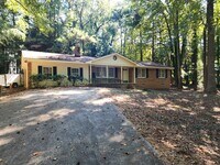 Building Photo - 1130 Woodlands Rd