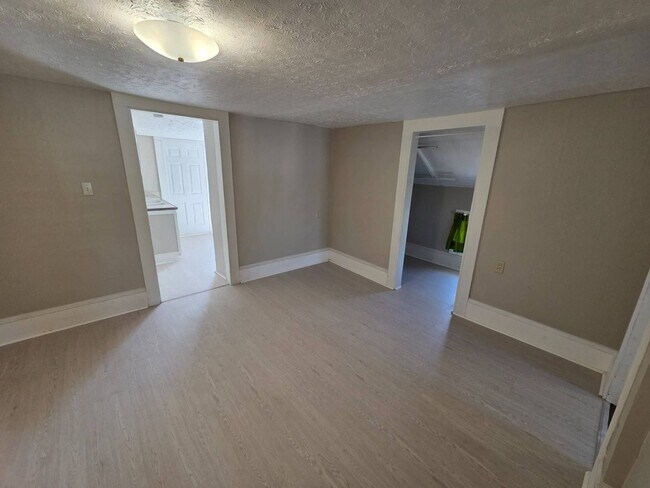 Building Photo - 3027 Fortune Ave