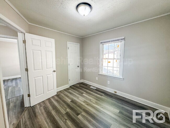 Building Photo - 610 3rd St