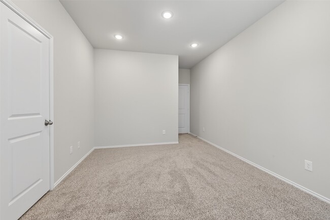 Building Photo - 1452 Glen Oaks Dr