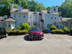 Building Photo - 7332 Mdw Gln Dr