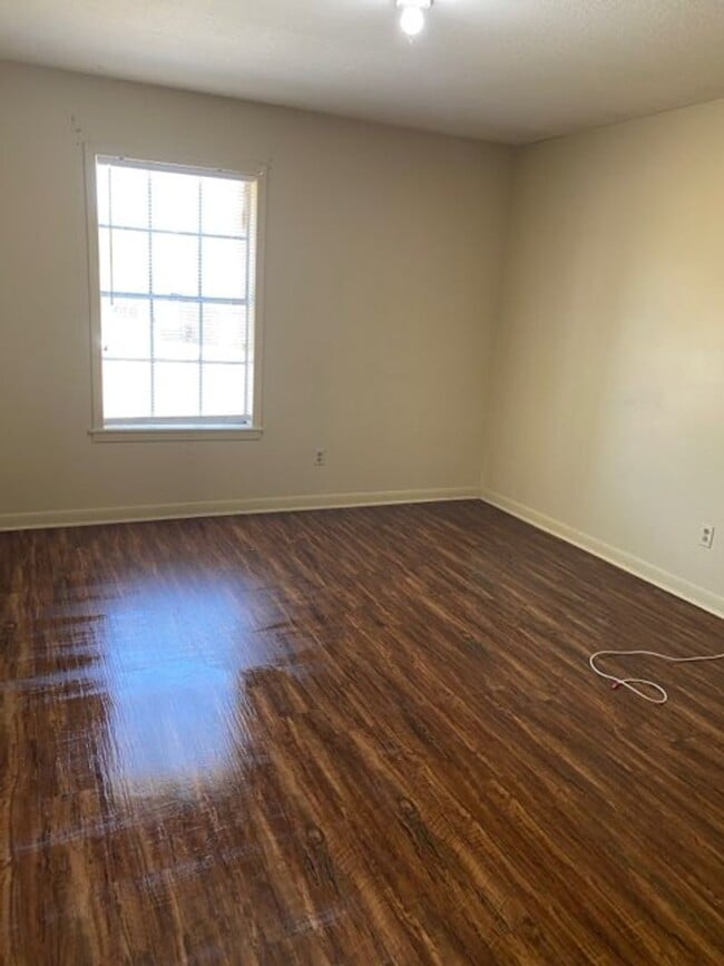 Building Photo - Monthly Paid Rent