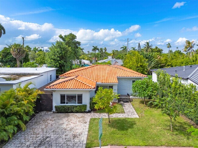 Building Photo - 1571 Normandy Dr