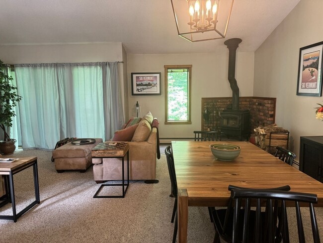 Building Photo - Short Term- 2 bedroom condo in Quechee- Fully Furnished