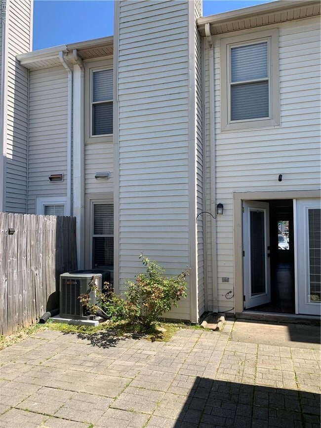 Building Photo - 1654 Jameson Dr