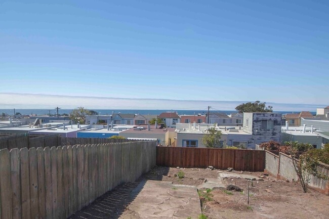 Building Photo - Stunning 2BD/1BA Contemporary Home with Pa...