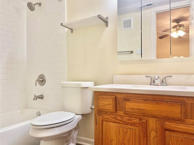 Building Photo - 1311 Antoine Dr