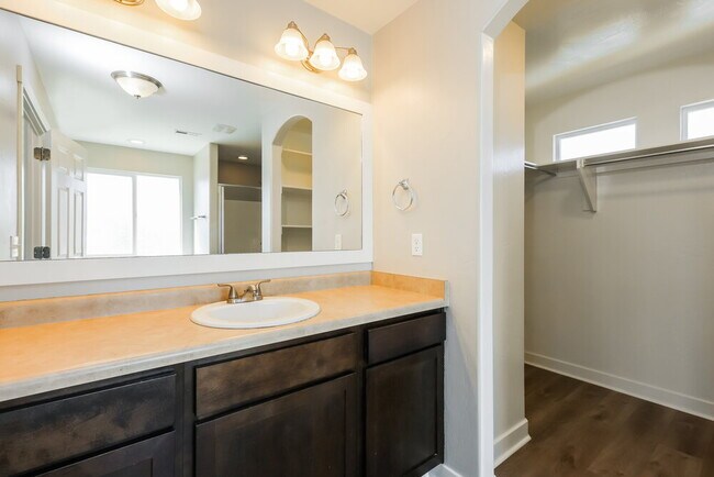 Building Photo - 3448 W Oak Crest Dr
