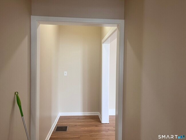 Building Photo - 246 Elm St