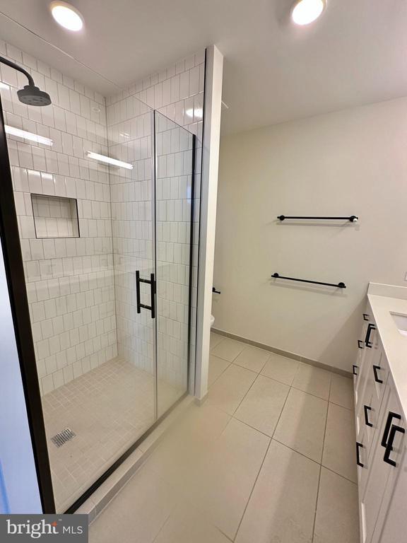 Building Photo - 1211 Van St SE