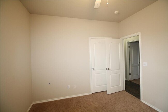 Building Photo - 756 Tuscany Way