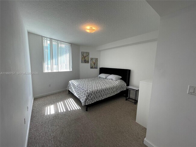 Building Photo - 601 NE 23rd St