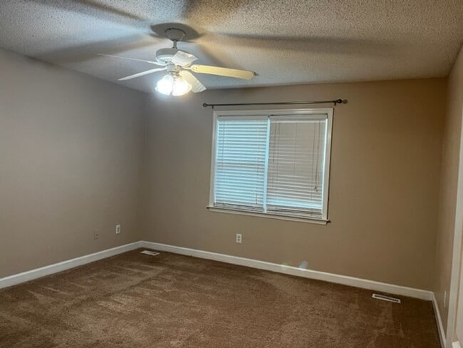 Building Photo - Beautiful Home in Hunters Ridge New Bern