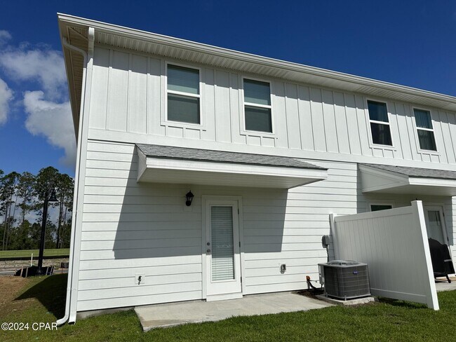 Building Photo - 488 Melrose Wy