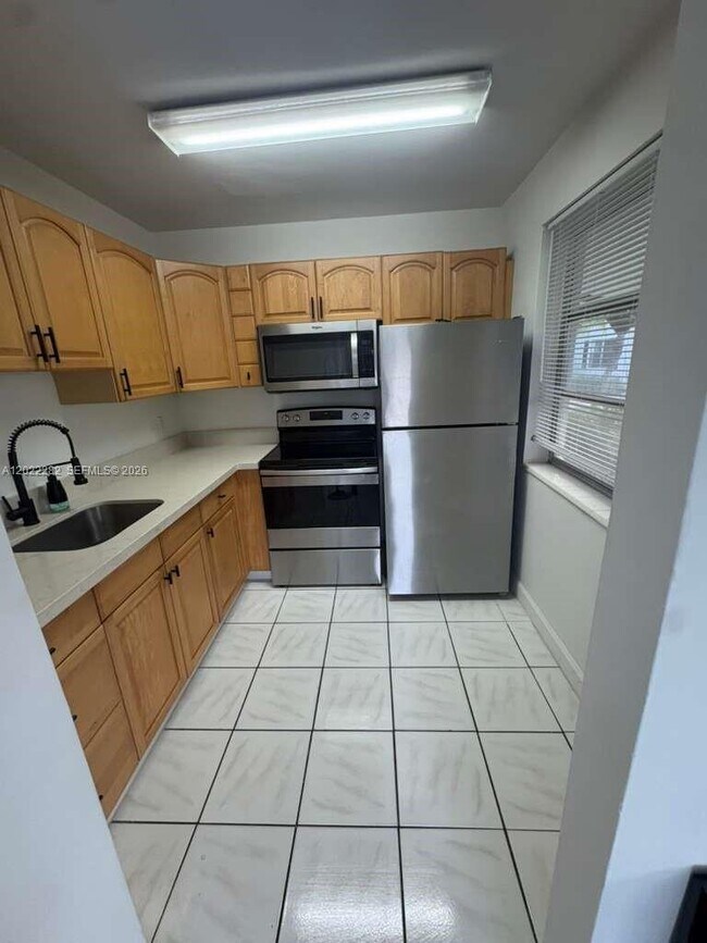 Building Photo - 3210 Canal Dr