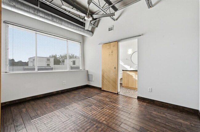 Building Photo - 4801 S Congress Ave
