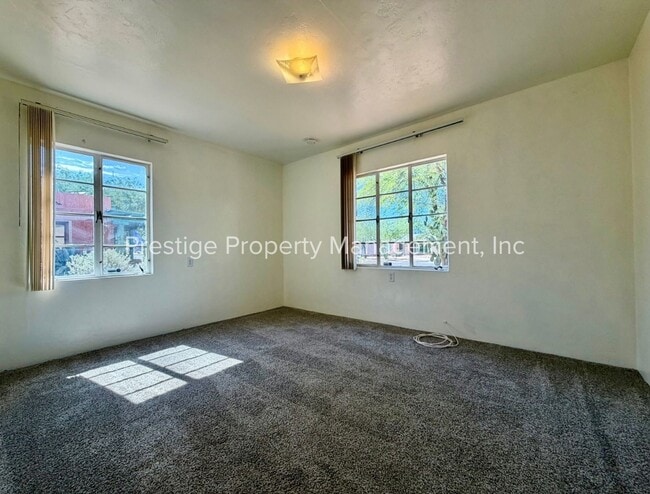 Building Photo - 3210 E Linden St