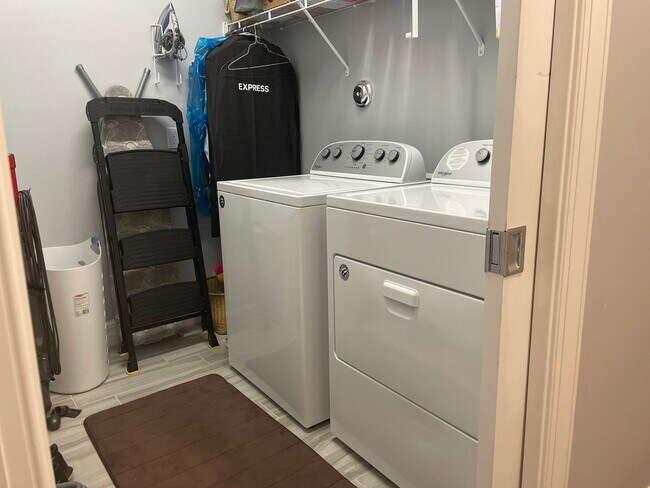 Building Photo - 4689 Eventing St