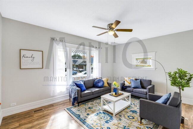 Building Photo - Charming home blocks from Kendall Yards