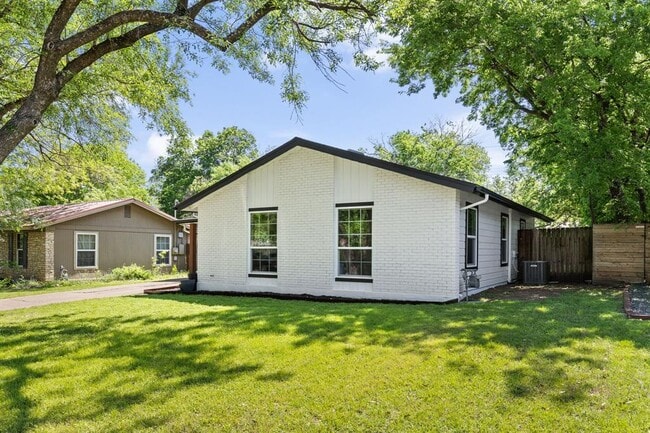 Building Photo - 5803 Blythewood Dr