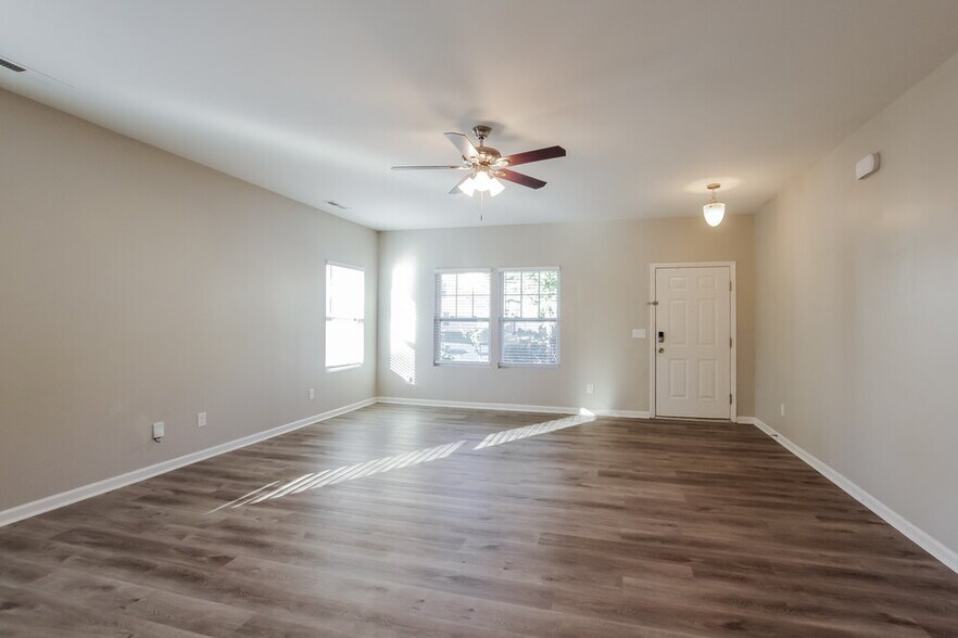 Building Photo - 6629 Covington Commons Dr