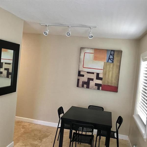 Building Photo - 1047 NE 37th St