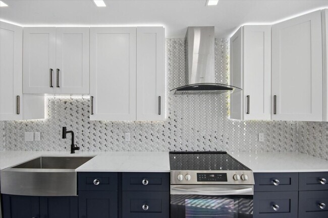 Building Photo - $200 RENT CREDIT | MOVE-IN READY!