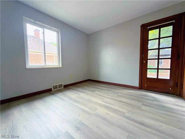 Building Photo - 14330 Lakewood Heights Blvd