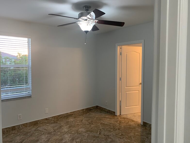 Building Photo - 1530 SW 193rd Ter