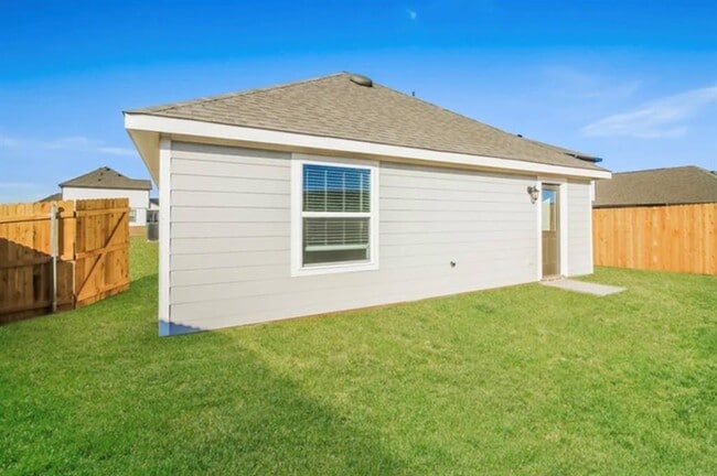 Building Photo - 2003 Malus Wy