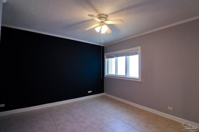 Building Photo - 825 Bayshore Dr
