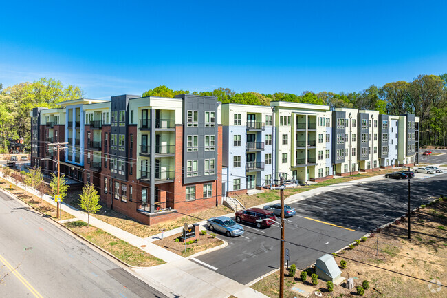 Building Photo - Gaston at North End